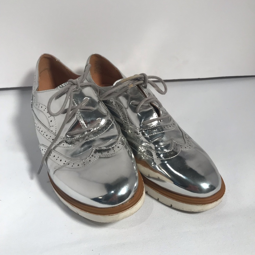 Shoe Dazzle metallic silver Oxford shoe sz 9.5